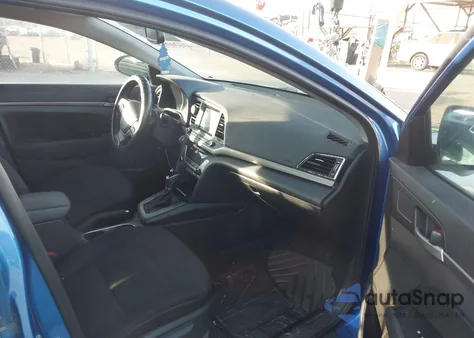 2017 Hyundai Elantra Value Edition z USA, uszkodzony, nr VIN 5NPD84LFXHH203235